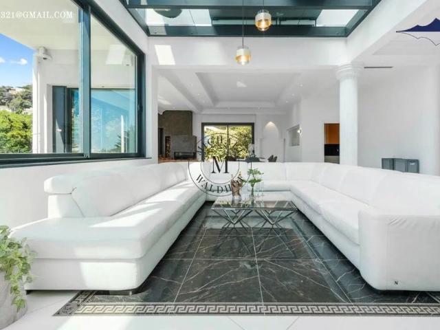 Tout savoir sur cette maison dans le quartier Cabbe Saint Roman, à Roquebrune Cap Martin