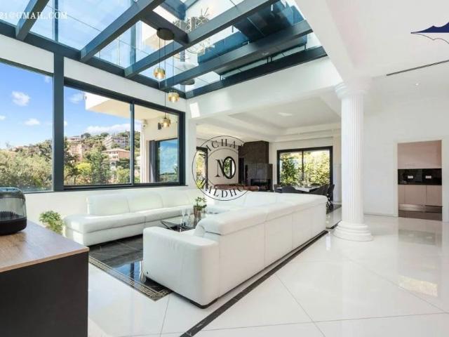 Tout savoir sur cette maison dans le quartier Cabbe Saint Roman, à Roquebrune Cap Martin