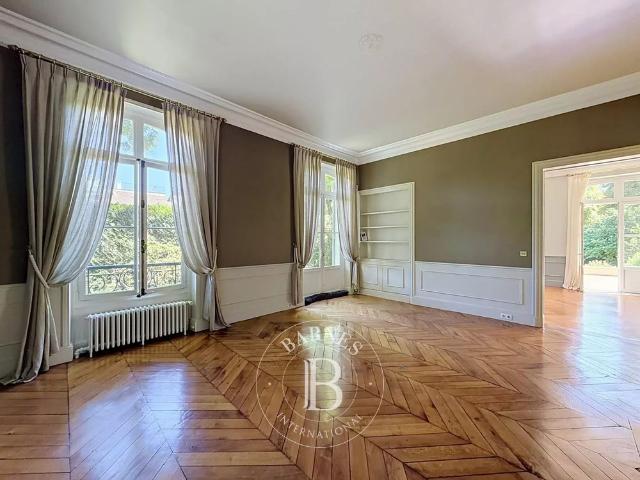 Tout savoir sur cette maison dans le quartier Centre, à Saint Cloud
