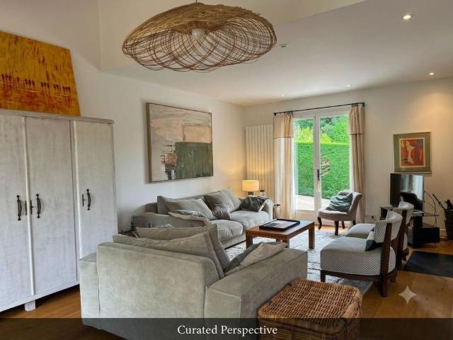 Tout savoir sur cette maison dans le quartier Centre et Nord Ouest, à Saint Didier au Mont d'Or