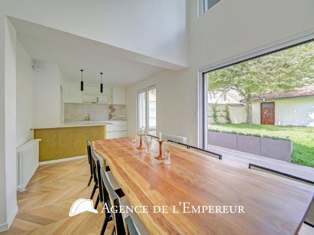 Tout savoir sur cette maison dans le quartier Centre Ville, à Rueil Malmaison