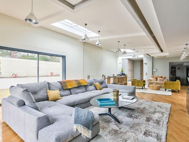 Tout savoir sur cette maison dans le quartier Centre Ville, à Rueil Malmaison