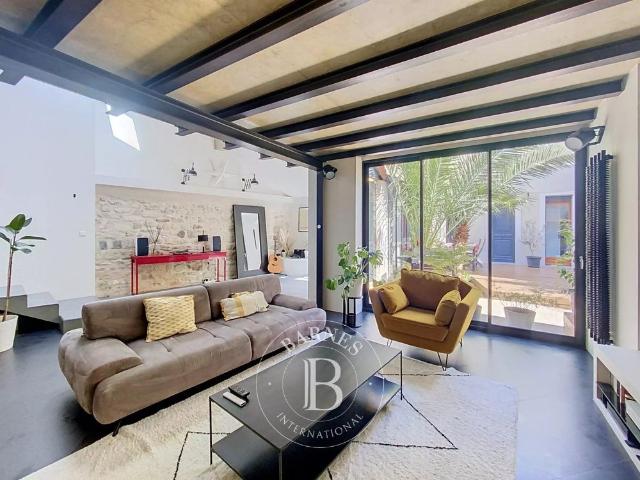 Tout savoir sur cette maison dans le quartier Agent Sarre Centre Les Vallées La Garenne, à Colombes