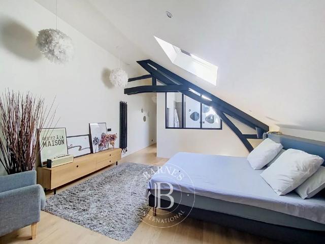 Tout savoir sur cette maison dans le quartier Agent Sarre Centre Les Vallées La Garenne, à Colombes