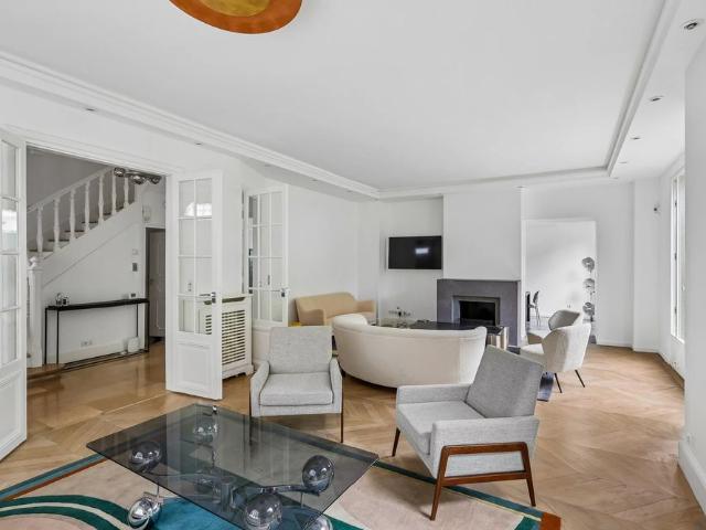 Tout savoir sur cette maison dans le quartier Auteuil Sud, à Paris 16ème