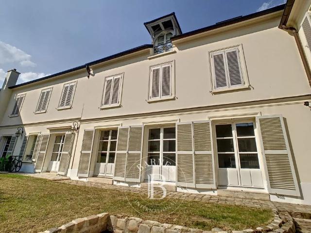 Tout savoir sur cette maison dans le quartier Bourg La Feuillaume Nord, à La Celle Saint Cloud