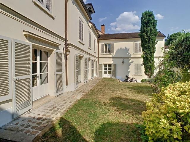 Tout savoir sur cette maison dans le quartier Bourg La Feuillaume Nord, à La Celle Saint Cloud