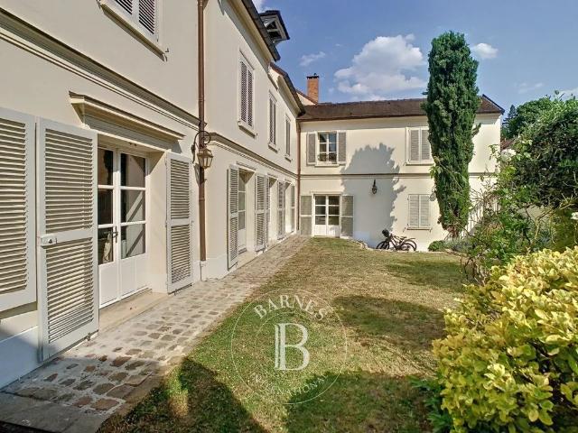 Tout savoir sur cette maison dans le quartier Bourg La Feuillaume Nord, à La Celle Saint Cloud