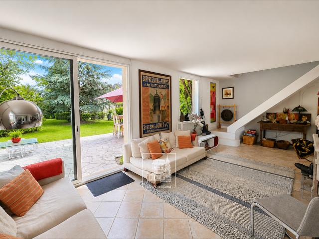 Tout savoir sur cette maison dans le quartier Domaine Saint François d'Assise, à La Celle Saint Cloud