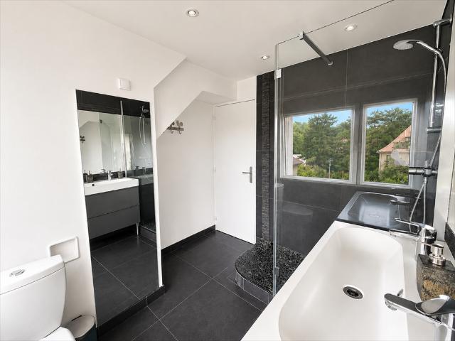Tout savoir sur cette maison dans le quartier Domaine Saint François d'Assise, à La Celle Saint Cloud
