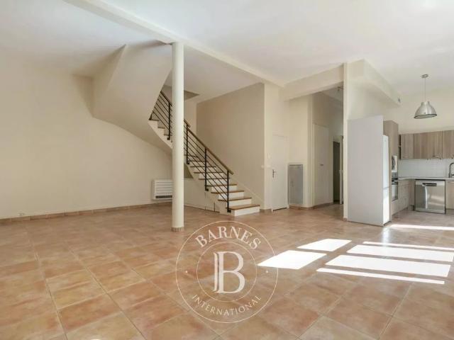Tout savoir sur cette maison dans le quartier Ecole Militaire, à Paris 7ème