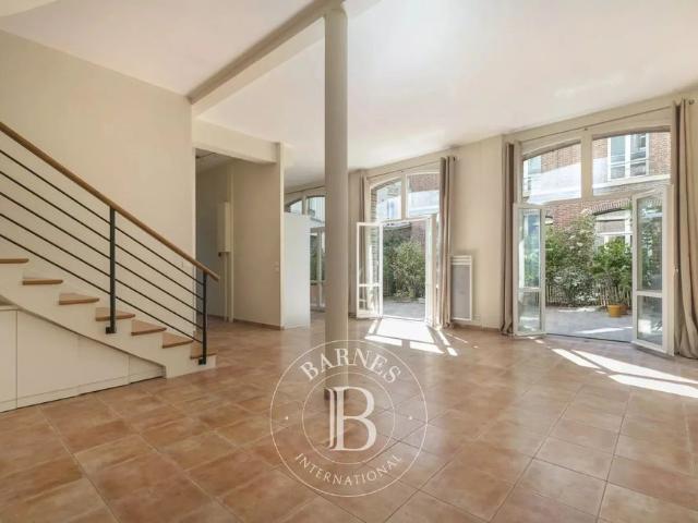 Tout savoir sur cette maison dans le quartier Ecole Militaire, à Paris 7ème