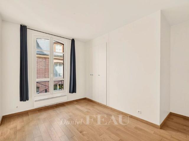 Tout savoir sur cette maison dans le quartier Ecole Militaire, à Paris 7ème