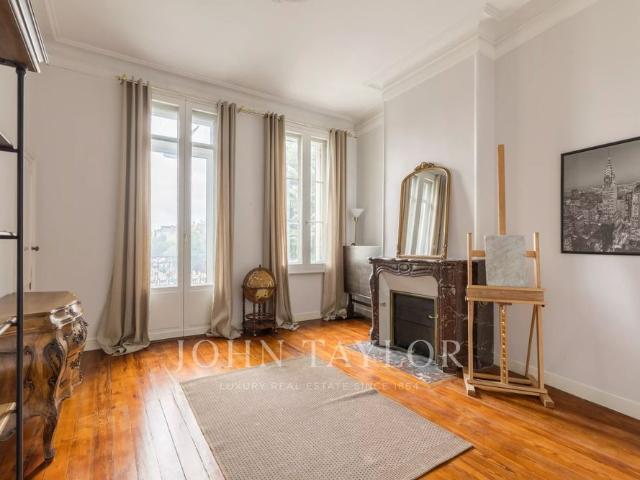 Tout savoir sur cette maison dans le quartier Hôtel de Ville Quinconce Saint Seurin Fondaudège, à Bordeaux