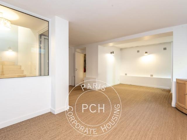 Tout savoir sur cette maison dans le quartier Ile de la Jatte Parc d'Orléans, à Neuilly sur Seine