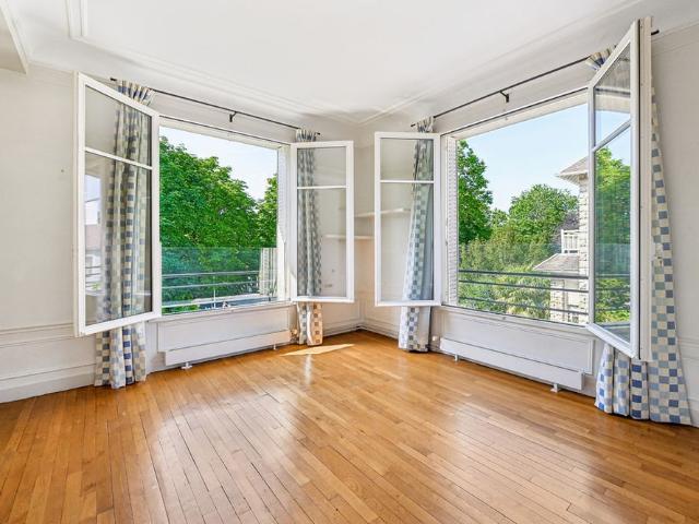 Tout savoir sur cette maison dans le quartier Ile de la Jatte Parc d'Orléans, à Neuilly sur Seine