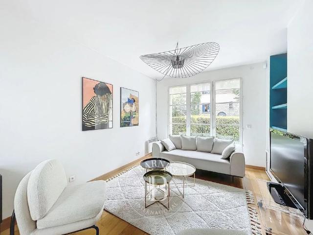 Tout savoir sur cette maison dans le quartier Ile de la Jatte Parc d'Orléans, à Neuilly sur Seine