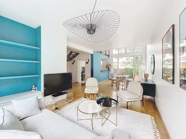 Tout savoir sur cette maison dans le quartier Ile de la Jatte Parc d'Orléans, à Neuilly sur Seine