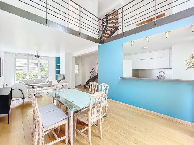 Tout savoir sur cette maison dans le quartier Ile de la Jatte Parc d'Orléans, à Neuilly sur Seine