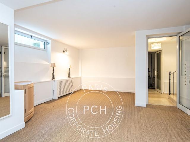Tout savoir sur cette maison dans le quartier Ile de la Jatte Parc d'Orléans, à Neuilly sur Seine