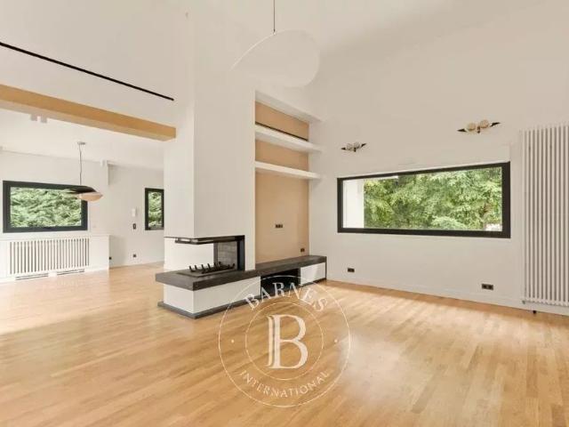 Tout savoir sur cette maison dans le quartier La Châtaigneraie La Feuillaume Sud, à La Celle Saint Cloud