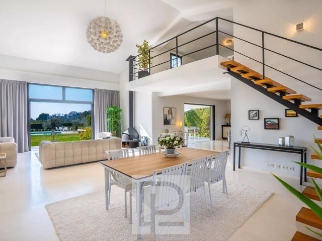 Tout savoir sur cette maison dans le quartier Les Colles Camp Lauvas Font de l'Orme, à Mougins