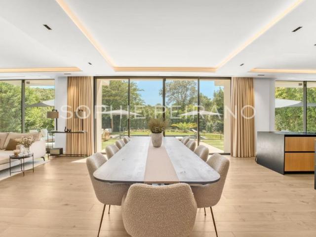 Tout savoir sur cette maison dans le quartier Les Colles Camp Lauvas Font de l'Orme, à Mougins