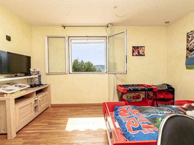 Tout savoir sur cette maison dans le quartier Lingostiere Saint Isidore, à Nice