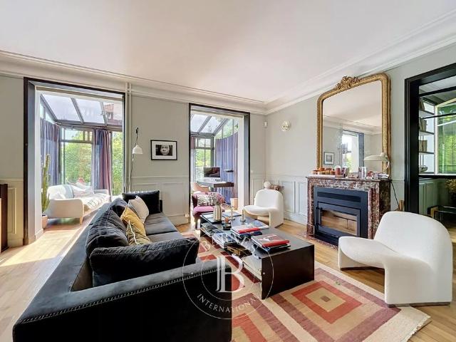 Tout savoir sur cette maison dans le quartier Mairie, à Garches