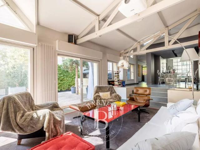 Tout savoir sur cette maison dans le quartier Marceau République, à Courbevoie