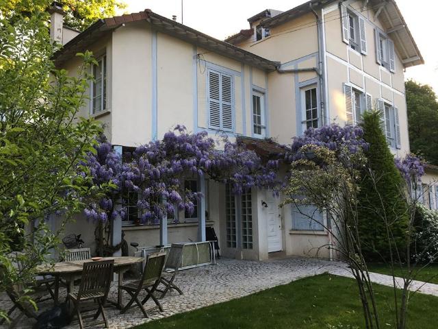 Tout savoir sur cette maison dans le quartier Napoleon, à Maisons Laffitte