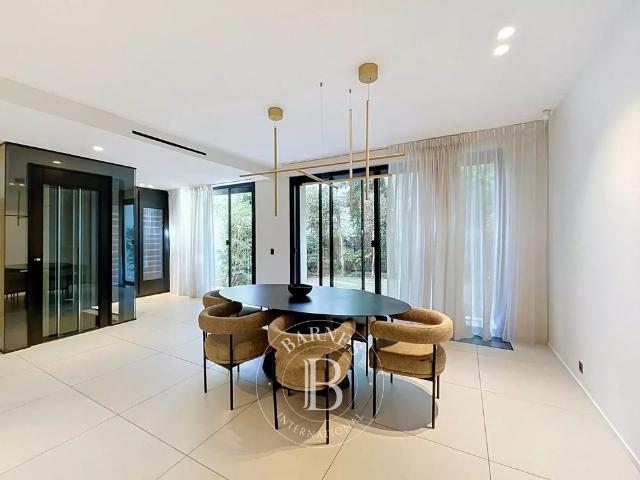 Tout savoir sur cette maison dans le quartier Saint James Général Koenig, à Neuilly sur Seine