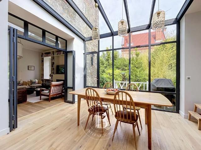 Tout savoir sur cette maison dans le quartier Poincare, à Garches