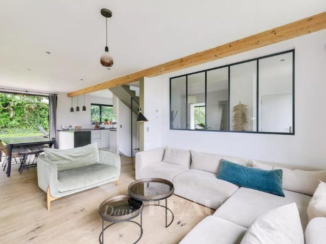 Tout savoir sur cette maison dans le quartier Plateau Mont Valérien, à Rueil Malmaison