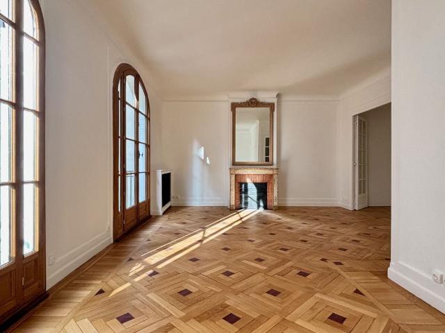 Tout savoir sur cette maison dans le quartier Vaugirard Parc des Expositions, à Paris 15ème