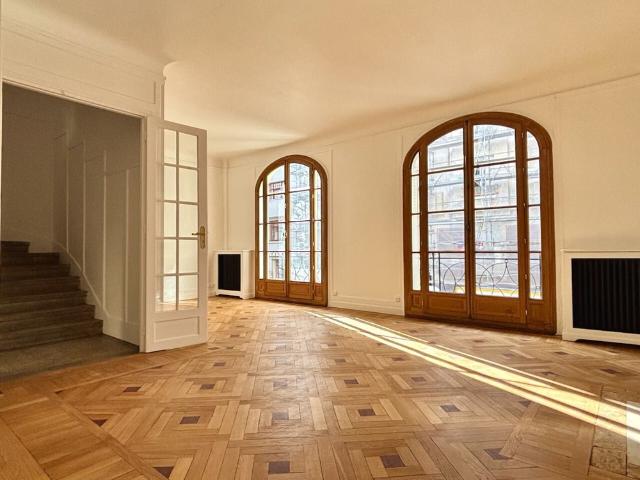 Tout savoir sur cette maison dans le quartier Vaugirard Parc des Expositions, à Paris 15ème