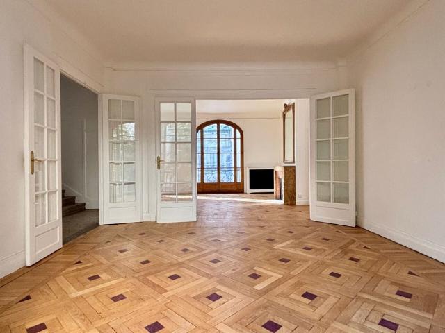 Tout savoir sur cette maison dans le quartier Vaugirard Parc des Expositions, à Paris 15ème