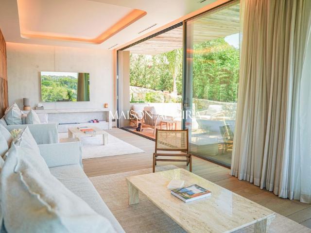 Tout savoir sur cette maison dans le quartier Valmasque Notre Dame de Vie, à Mougins