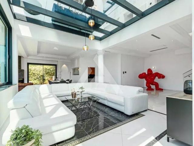 Tout savoir sur cette maison dans le quartier Village Cros de Caste Coupiere Mont Gros, à Roquebrune Cap Martin