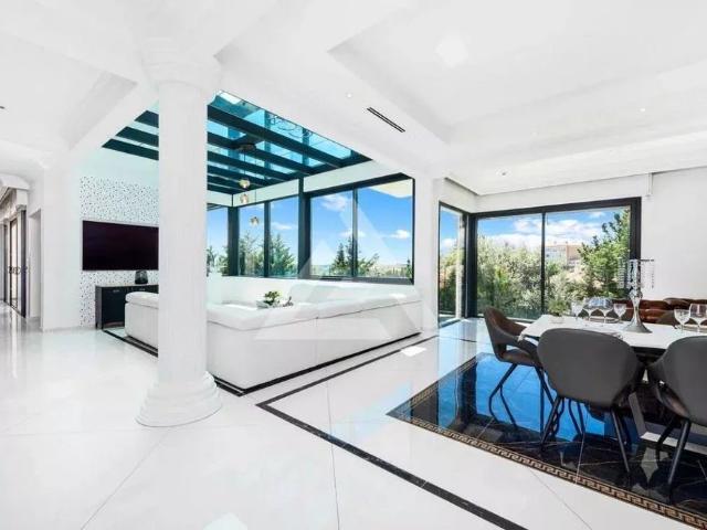 Tout savoir sur cette maison dans le quartier Village Cros de Caste Coupiere Mont Gros, à Roquebrune Cap Martin