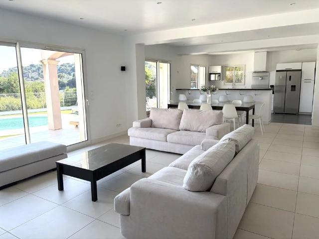 Tout savoir sur cette maison dans le quartier Village Cros de Caste Coupiere Mont Gros, à Roquebrune Cap Martin