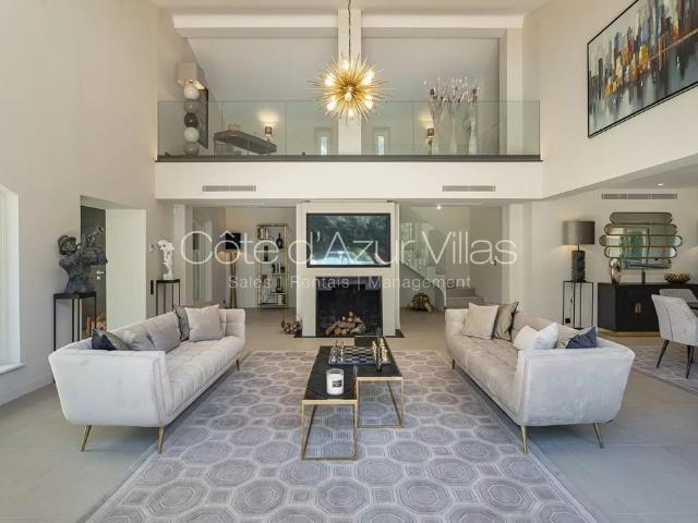 Tout savoir sur cette maison dans le quartier Village Le Val Cabrieres, à Mougins