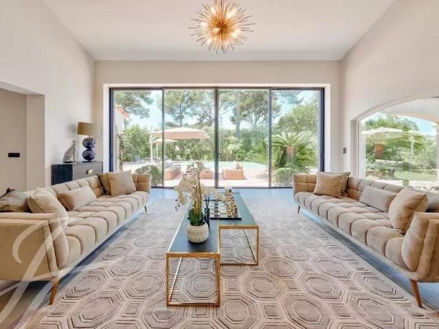 Tout savoir sur cette maison dans le quartier Village Le Val Cabrieres, à Mougins