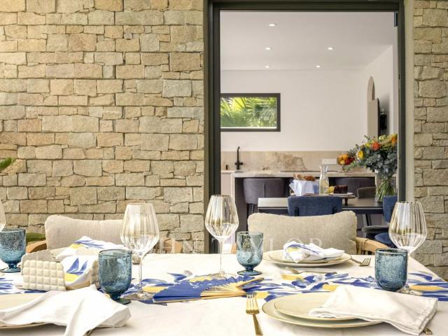 Tout savoir sur cette maison dans le quartier Village Le Val Cabrieres, à Mougins