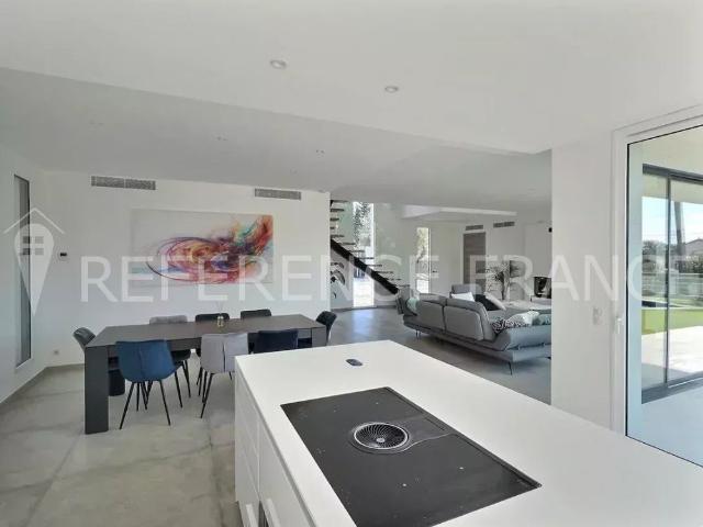Tout savoir sur cette maison dans le quartier Village Le Val Cabrieres, à Mougins