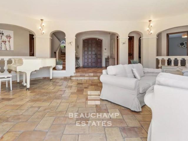 Tout savoir sur cette maison dans le quartier Village Le Val Cabrieres, à Mougins