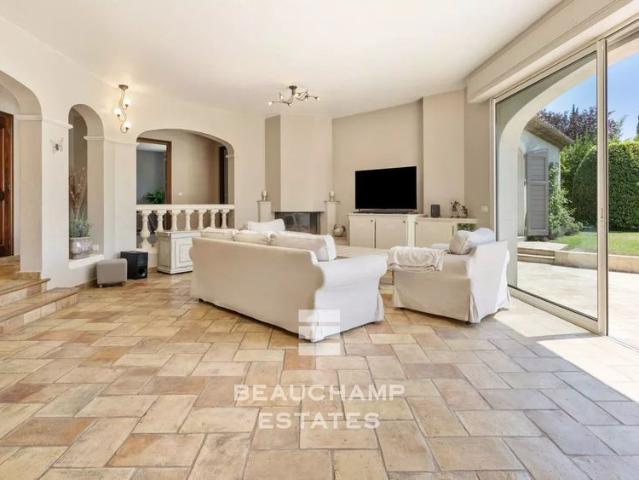 Tout savoir sur cette maison dans le quartier Village Le Val Cabrieres, à Mougins