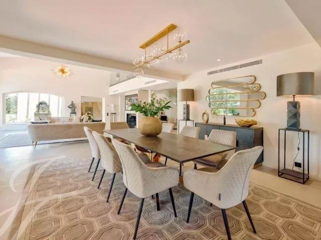 Tout savoir sur cette maison dans le quartier Village Le Val Cabrieres, à Mougins
