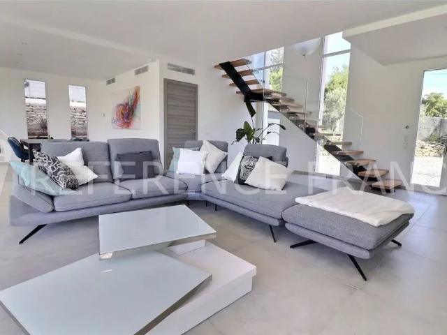 Tout savoir sur cette maison dans le quartier Village Le Val Cabrieres, à Mougins
