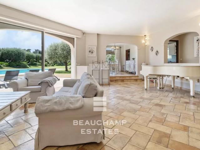 Tout savoir sur cette maison dans le quartier Village Le Val Cabrieres, à Mougins